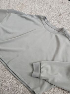 T/S By Thrive Crewneck In Pale Green/Gray